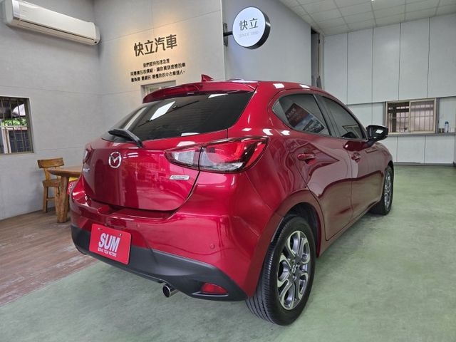 快立嚴選❱❱❱ⓎⒺⓈ認證車2019年【頂級型】魂晶紅✴僅跑十萬❏皮質座椅❏免鑰匙❏LED頭燈❏盲點❏六氣囊❏倒顯❏可全貸  第5張相片