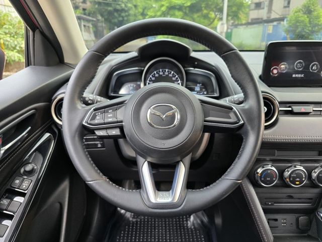 快立嚴選❱❱❱ⓎⒺⓈ認證車2019年【頂級型】魂晶紅✴僅跑十萬❏皮質座椅❏免鑰匙❏LED頭燈❏盲點❏六氣囊❏倒顯❏可全貸  第11張相片