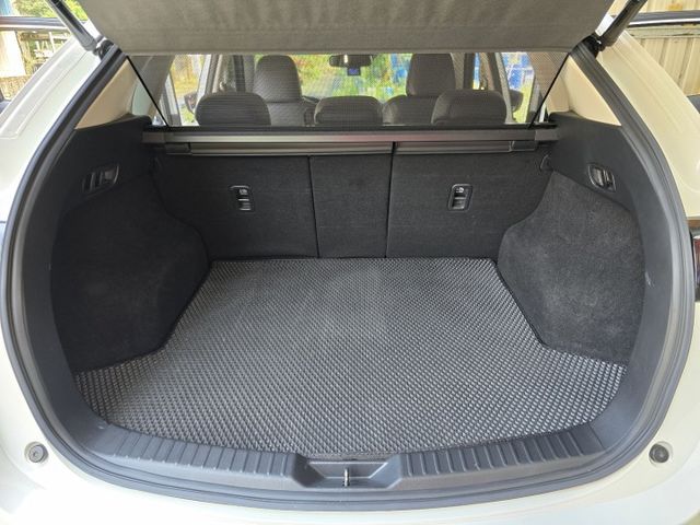 快立嚴選❱❱❱ⓎⒺⓈ認證車2020年型式【旗艦經典型】曜雪白✴原鈑件❏全速域跟車❏電尾❏BOSE❏環景❏雙電椅❏原廠保養  第20張相片