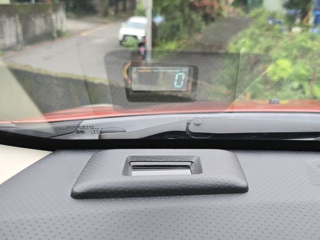 快立嚴選❱❱❱ⓎⒺⓈ認證車2011年型式【C規】樂活橘✴僅跑七萬六❏全車100%原鈑件❏黑內裝❏空力套件❏車庫車❏可全貸  第14張相片