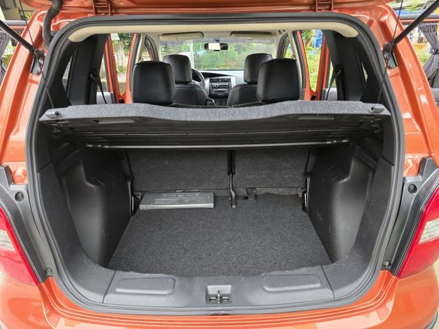 快立嚴選❱❱❱ⓎⒺⓈ認證車2011年型式【C規】樂活橘✴僅跑七萬六❏全車100%原鈑件❏黑內裝❏空力套件❏車庫車❏可全貸  第18張相片