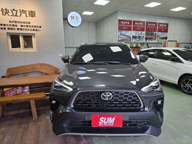 快立嚴選❱❱❱ⓎⒺⓈ認證車2024年型式【潮玩版】雲河灰✴僅跑一萬二❏原漆原鈑件❏電尾門❏盲點❏跟車❏原廠保固中❏可全貸  第3張相片