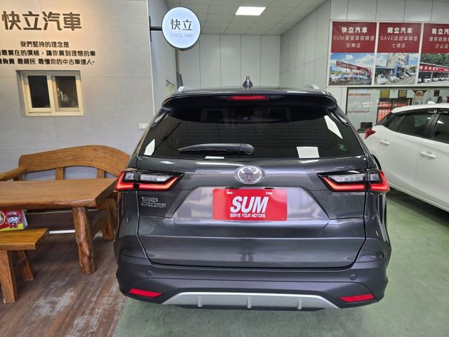 快立嚴選❱❱❱ⓎⒺⓈ認證車2024年型式【潮玩版】雲河灰✴僅跑一萬二❏原漆原鈑件❏電尾門❏盲點❏跟車❏原廠保固中❏可全貸  第6張相片