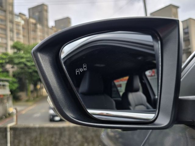 快立嚴選❱❱❱ⓎⒺⓈ認證車2024年型式【潮玩版】雲河灰✴僅跑一萬二❏原漆原鈑件❏電尾門❏盲點❏跟車❏原廠保固中❏可全貸  第7張相片