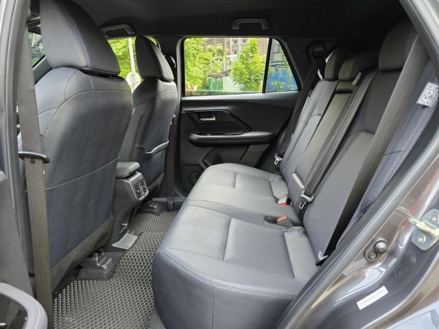 快立嚴選❱❱❱ⓎⒺⓈ認證車2024年型式【潮玩版】雲河灰✴僅跑一萬二❏原漆原鈑件❏電尾門❏盲點❏跟車❏原廠保固中❏可全貸  第17張相片