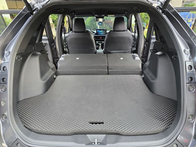 快立嚴選❱❱❱ⓎⒺⓈ認證車2024年型式【潮玩版】雲河灰✴僅跑一萬二❏原漆原鈑件❏電尾門❏盲點❏跟車❏原廠保固中❏可全貸  第18張相片