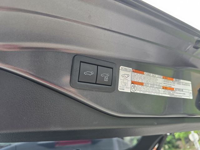 快立嚴選❱❱❱ⓎⒺⓈ認證車2024年型式【潮玩版】雲河灰✴僅跑一萬二❏原漆原鈑件❏電尾門❏盲點❏跟車❏原廠保固中❏可全貸  第19張相片