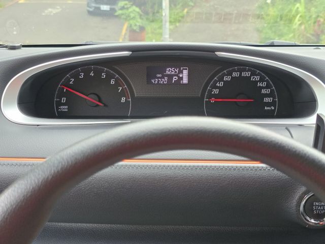 快立嚴選❱❱❱ⓎⒺⓈ認證車2018年式【豪華✚版】檀木黑✲僅跑四萬❏原漆原鈑件❏單電動側滑門❏免鑰❏定速❏車庫車❏可全貸  第9張相片