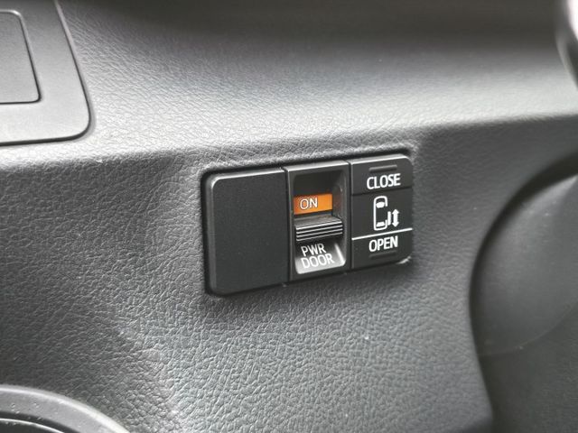 快立嚴選❱❱❱ⓎⒺⓈ認證車2018年式【豪華✚版】檀木黑✲僅跑四萬❏原漆原鈑件❏單電動側滑門❏免鑰❏定速❏車庫車❏可全貸  第11張相片