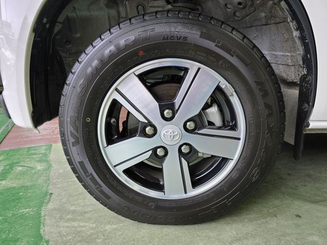 快立嚴選❱❱❱ⓎⒺⓈ認證車2024年型式【五人座自排TSS雙精裝】雪貂白✴僅跑六千❏原漆原鈑件❏鋁圈❏電折❏影音❏可全貸  第5張相片