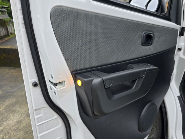 快立嚴選❱❱❱ⓎⒺⓈ認證車2024年型式【五人座自排TSS雙精裝】雪貂白✴僅跑六千❏原漆原鈑件❏鋁圈❏電折❏影音❏可全貸  第9張相片