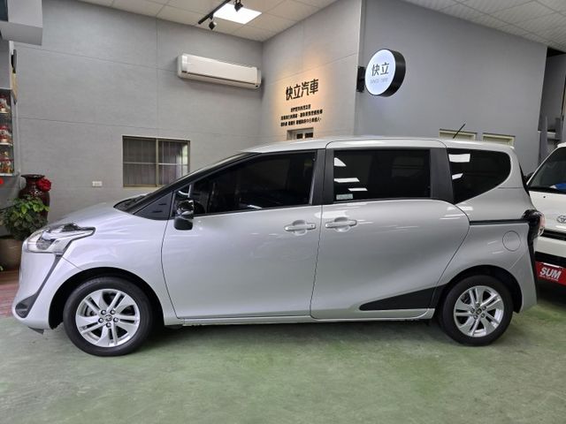 快立嚴選❱❱❱ⓎⒺⓈ認證車2022年1.5【經典版】極光銀✴僅跑八萬五❏原漆原鈑件❏免鑰❏防滑❏省油大空間❏可全額貸款✔  第3張相片