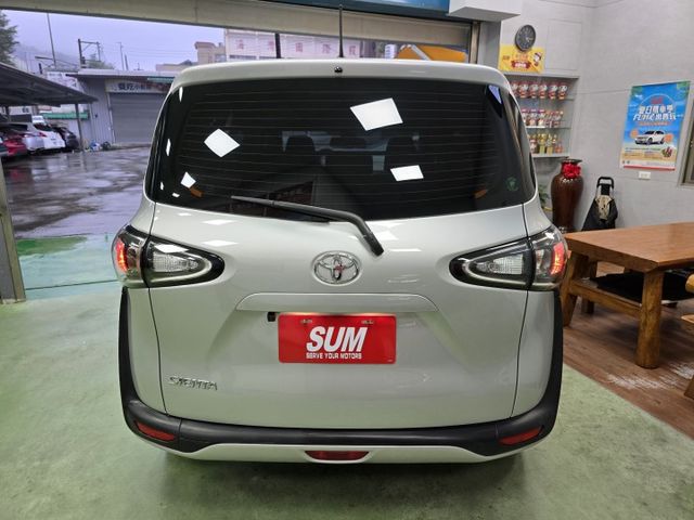 快立嚴選❱❱❱ⓎⒺⓈ認證車2022年1.5【經典版】極光銀✴僅跑八萬五❏原漆原鈑件❏免鑰❏防滑❏省油大空間❏可全額貸款✔  第4張相片