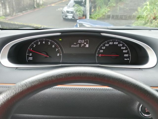 快立嚴選❱❱❱ⓎⒺⓈ認證車2022年1.5【經典版】極光銀✴僅跑八萬五❏原漆原鈑件❏免鑰❏防滑❏省油大空間❏可全額貸款✔  第6張相片