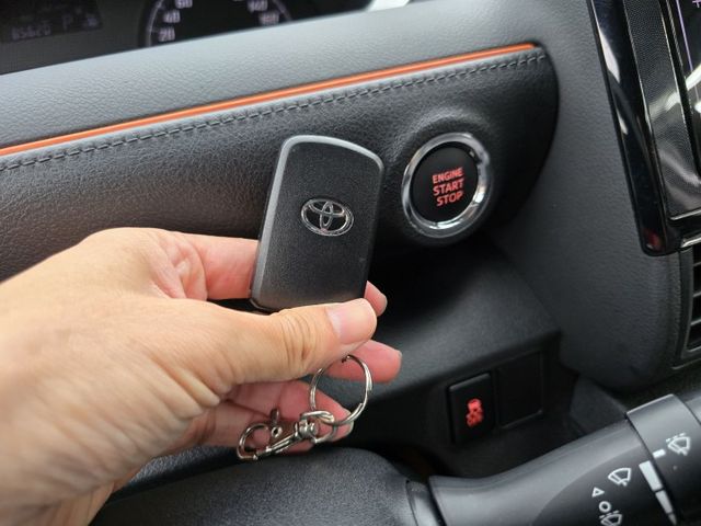 快立嚴選❱❱❱ⓎⒺⓈ認證車2022年1.5【經典版】極光銀✴僅跑八萬五❏原漆原鈑件❏免鑰❏防滑❏省油大空間❏可全額貸款✔  第9張相片