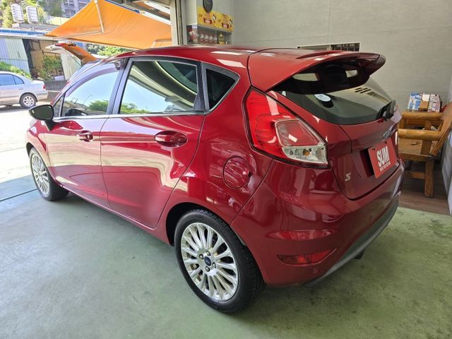 快立嚴選❱❱❱ⓎⒺⓈ認證車2016年4月領牌【1.5 S版】炫目紅✴僅跑十二萬❏原鈑件❏安卓機❏免鑰匙❏四輪新❏可全額貸  第5張相片