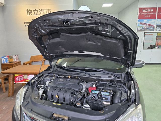 快立嚴選❱❱❱ⓎⒺⓈ認證車2014年10月領牌【豪華影音版】銀雪灰✴僅跑十三萬❏影音❏免鑰❏定速❏舒適大空間❏可全額貸款  第7張相片