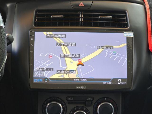 快立嚴選❱❱❱ⓎⒺⓈ認證車2017年7月【行家影音版】月牙白✴僅跑八萬❏全車100%原鈑件❏安卓影音❏省油大空間❏可全貸  第12張相片