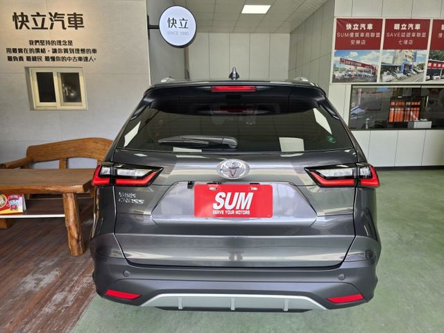 快立嚴選❱❱❱ⓎⒺⓈ認證車2024年【雙精裝潮玩版】雲河灰✴僅跑一萬五❏原漆原鈑件❏環景❏電尾門❏盲點❏保固中❏可全額貸  第5張相片
