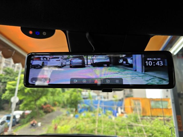 快立嚴選❱❱❱ⓎⒺⓈ認證車2024年【雙精裝潮玩版】雲河灰✴僅跑一萬五❏原漆原鈑件❏環景❏電尾門❏盲點❏保固中❏可全額貸  第13張相片