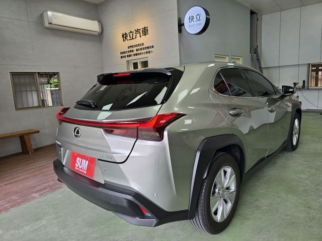 快立嚴選❱❱❱ⓎⒺⓈ認證車2019年1月領牌【菁英版】極光鈦✲僅跑一萬五❏原漆原鈑件❏一手車庫車❏內外氣氛極新❏可全額貸  第5張相片