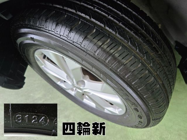 快立嚴選❱❱❱ⓎⒺⓈ認證車2017年【經典影音版】星辰銀✴僅跑四萬❏原漆原鈑件❏四安❏導航❏恆溫❏四輪新❏一手車❏可全貸  第6張相片