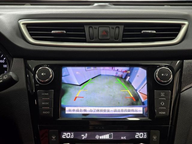 快立嚴選❱❱❱ⓎⒺⓈ認證車2017年【經典影音版】星辰銀✴僅跑四萬❏原漆原鈑件❏四安❏導航❏恆溫❏四輪新❏一手車❏可全貸  第18張相片