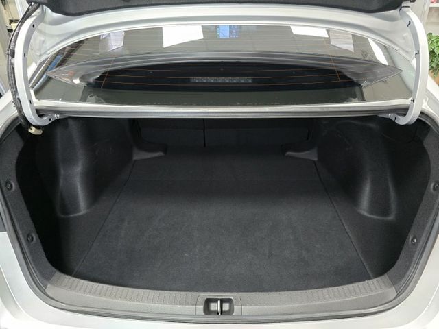 快立嚴選❱❱❱ⓎⒺⓈ認證車2021年【精裝豪華版】極光銀✴僅跑三萬❏原漆原鈑件❏安卓機❏導航❏恆溫❏跟車❏四輪新❏可全貸  第20張相片