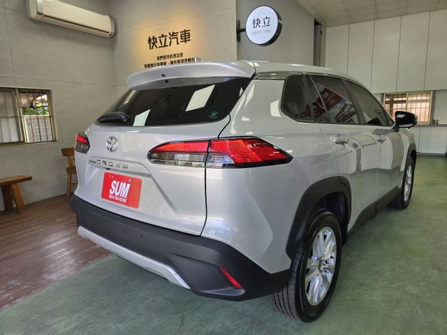 快立嚴選❱❱❱ⓎⒺⓈ認證車2023年式【精裝尊爵版】極光銀✴僅跑五萬❏原漆原鈑件❏盲點❏環景❏安卓❏導航❏四輪新❏可全貸  第5張相片