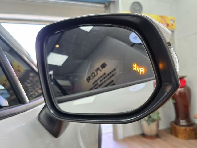 快立嚴選❱❱❱ⓎⒺⓈ認證車2023年式【精裝尊爵版】極光銀✴僅跑五萬❏原漆原鈑件❏盲點❏環景❏安卓❏導航❏四輪新❏可全貸  第7張相片