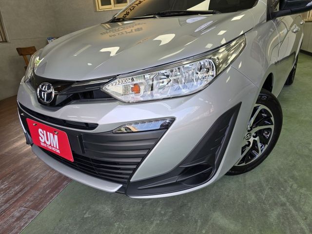 快立嚴選❱❱❱ⓎⒺⓈ認證車2021年【經典版】極光銀✴僅跑三萬七❏原漆原鈑件❏雙色鋁圈❏電折後視鏡❏七安❏四輪新❏可全貸  第2張相片