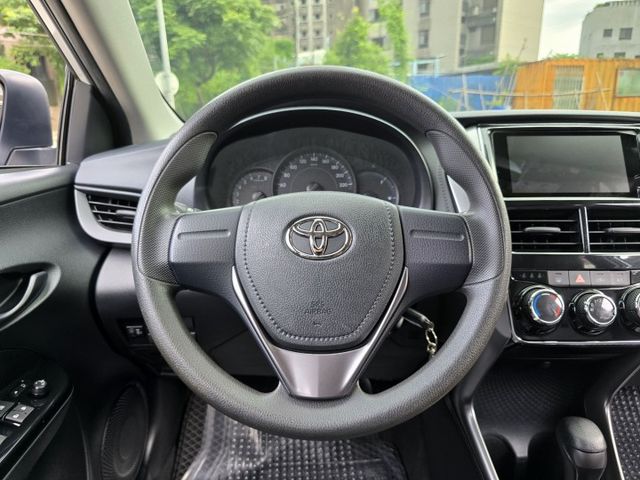 快立嚴選❱❱❱ⓎⒺⓈ認證車2021年【經典版】極光銀✴僅跑三萬七❏原漆原鈑件❏雙色鋁圈❏電折後視鏡❏七安❏四輪新❏可全貸  第16張相片