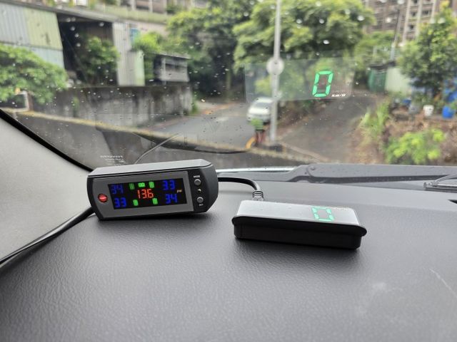 快立嚴選❱❱❱ⓎⒺⓈ認證車2012年【精裝經典J版】極光銀✴僅跑八萬五❏全車原鈑件❏透氣皮椅❏車庫車❏內外如新❏可全額貸  第16張相片
