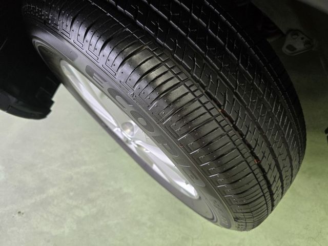 快立嚴選❱❱❱ⓎⒺⓈ認證車2016年【經典影音版】岩盤灰✴僅跑四萬❏四氣囊❏導航❏恆溫❏四輪新❏原廠保養❏可全額貸款✔︎  第8張相片