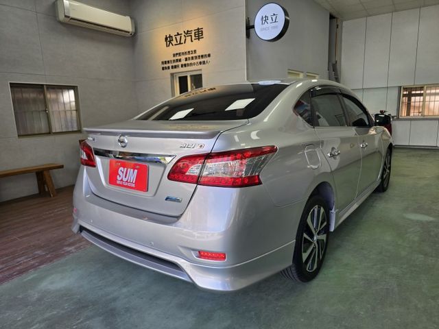 快立嚴選❱❱❱ⓢⓤⓜ保固車2015年10月領牌【Aero豪華版】星辰銀✴僅跑十萬❏原鈑件❏免鑰❏定速❏舒適大空間❏可全貸  第6張相片
