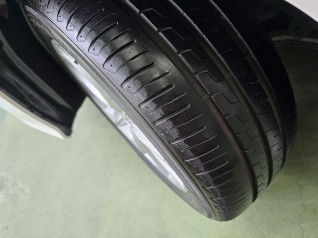 快立嚴選❱❱❱ⓎⒺⓈ認證車2020年【精裝豪華版】雪貂白✴僅跑九萬二❏原鈑件❏安卓機❏導航❏恆溫❏跟車❏四輪新❏可全額貸  第8張相片