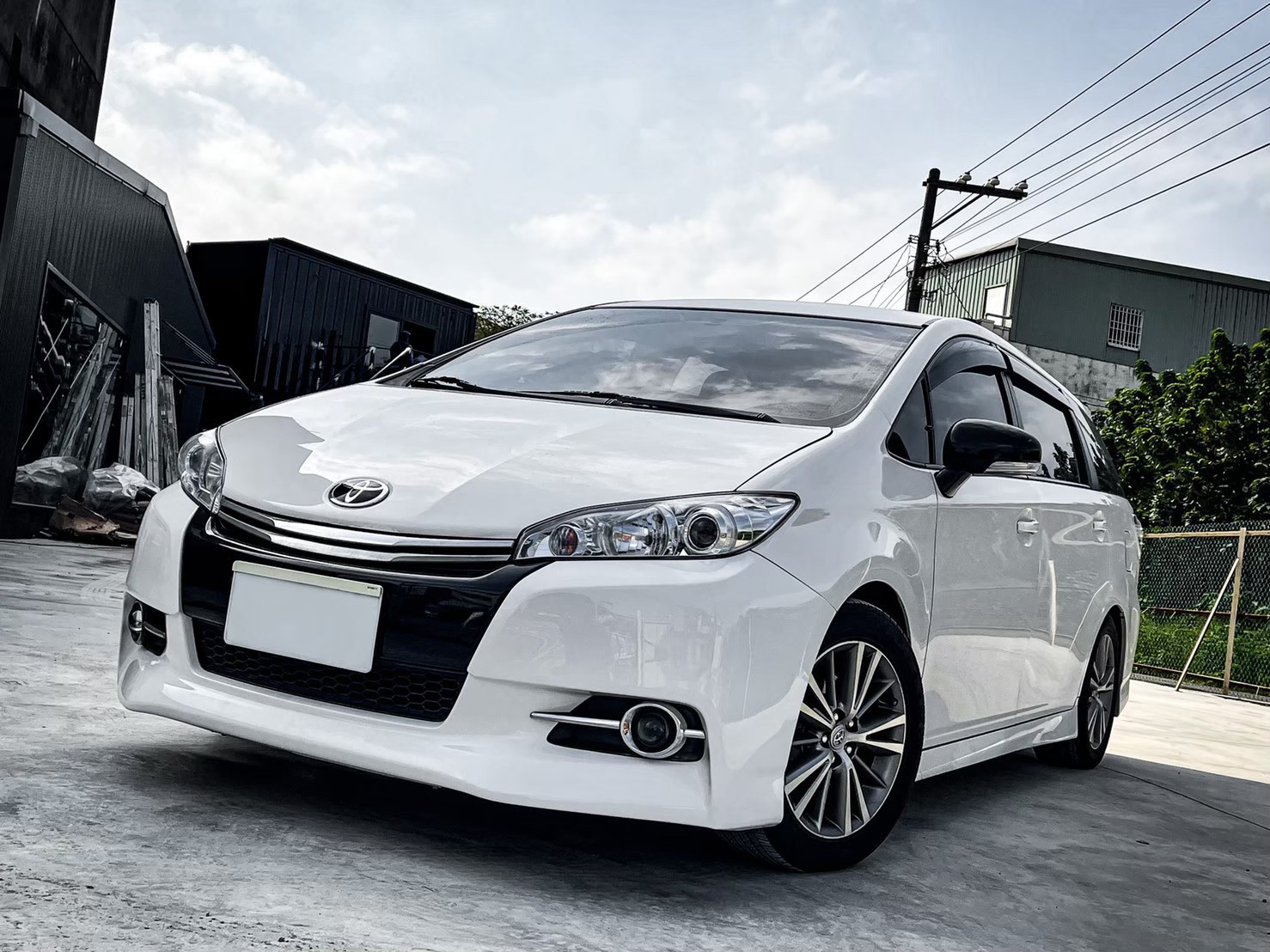 Toyota Wish 2013 CVT 2.0L  第1張相片