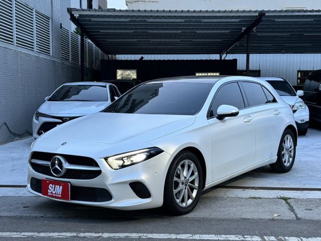 ㊣Benz A200/原鈑件/珍珠白+黑車頂/CarPlay/免鑰匙/換檔撥片/定速巡航/前後雷達/倒車影像/電動座椅  第1張相片