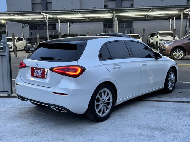 ㊣Benz A200/原鈑件/珍珠白+黑車頂/CarPlay/免鑰匙/換檔撥片/定速巡航/前後雷達/倒車影像/電動座椅  第2張相片