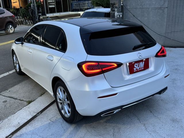 ㊣Benz A200/原鈑件/珍珠白+黑車頂/CarPlay/免鑰匙/換檔撥片/定速巡航/前後雷達/倒車影像/電動座椅  第3張相片
