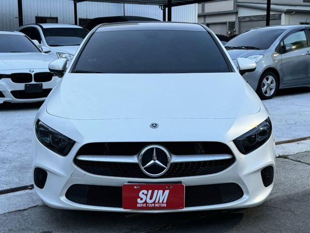 ㊣Benz A200/原鈑件/珍珠白+黑車頂/CarPlay/免鑰匙/換檔撥片/定速巡航/前後雷達/倒車影像/電動座椅  第4張相片