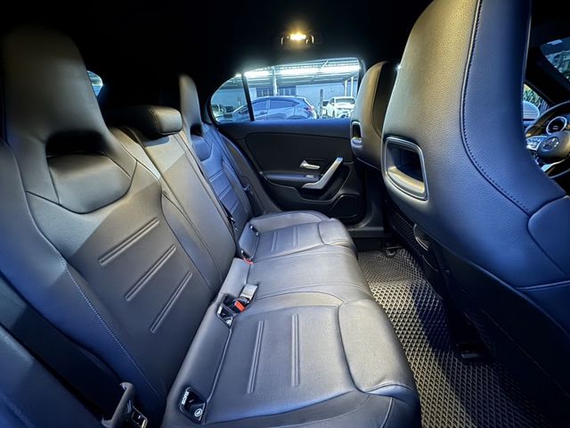 ㊣Benz A200/原鈑件/珍珠白+黑車頂/CarPlay/免鑰匙/換檔撥片/定速巡航/前後雷達/倒車影像/電動座椅  第10張相片