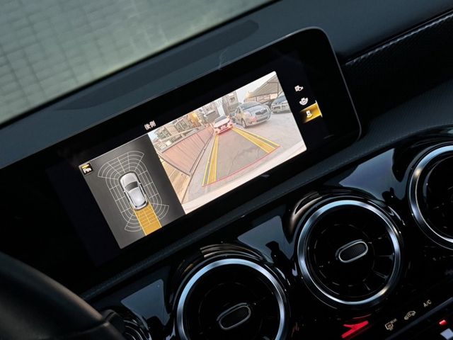 ㊣Benz A200/原鈑件/珍珠白+黑車頂/CarPlay/免鑰匙/換檔撥片/定速巡航/前後雷達/倒車影像/電動座椅  第15張相片