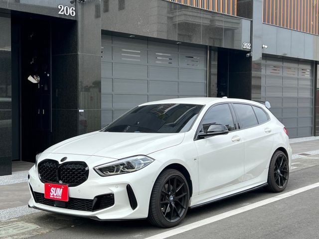 BMW 118i Edition M M版空力套件/跑車座椅/藍安全帶/免鑰啟動/摸門/盲點/VVS閥門尾段  第1張相片