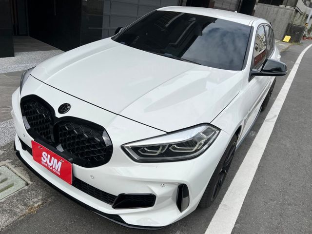 BMW 118i Edition M M版空力套件/跑車座椅/藍安全帶/免鑰啟動/摸門/盲點/VVS閥門尾段  第5張相片