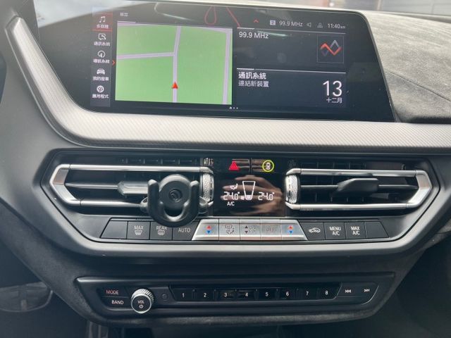 BMW 118i Edition M M版空力套件/跑車座椅/藍安全帶/免鑰啟動/摸門/盲點/VVS閥門尾段  第11張相片