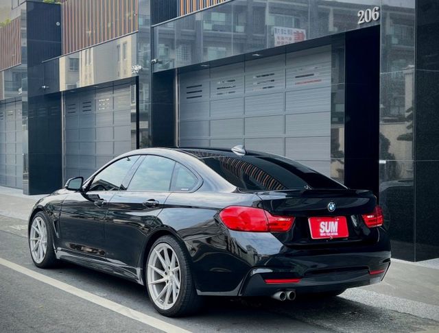 BMW 428i M版 原鈑件 免鑰摸門/天窗/M版方向盤/電動記憶座椅/電尾門/19吋輪圈/安卓機  第2張相片