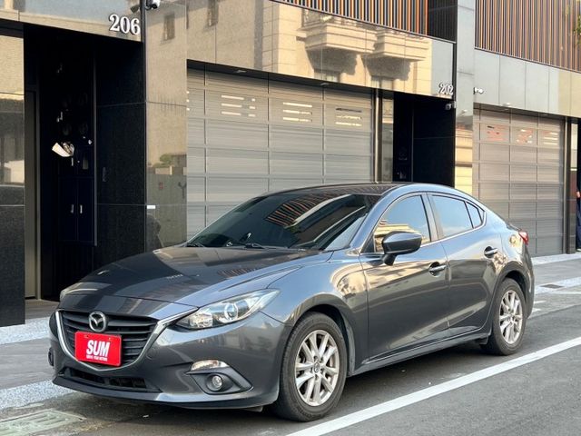 Mazda 3 2.0尊貴型 免鑰匙啟動 / 6安全氣囊 /功能方向盤 / 恆溫空調/ 定速巡航系統 / 倒車雷達  第1張相片