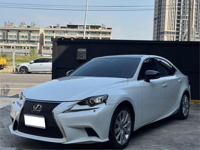 LEXUS IS300h 頂級Nivi 認證車 改F-Sport包 一字尾燈  第1張相片