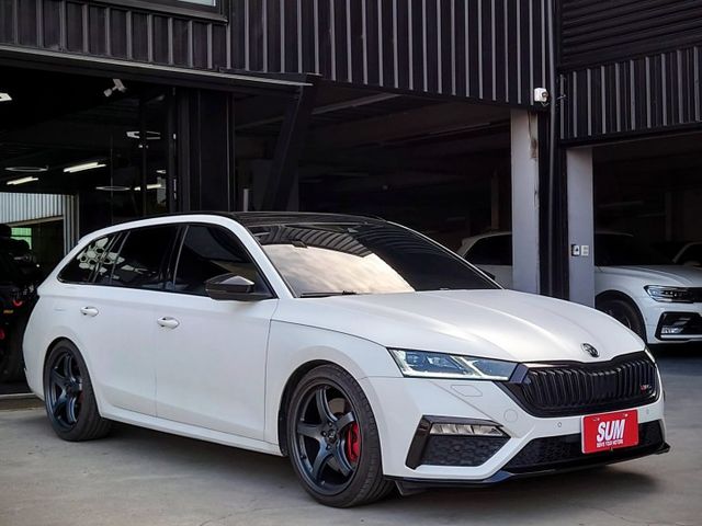 2024年型式 Skoda Octavia RS 原鈑件 低里程 電腦二階 全車精品改裝  第1張相片